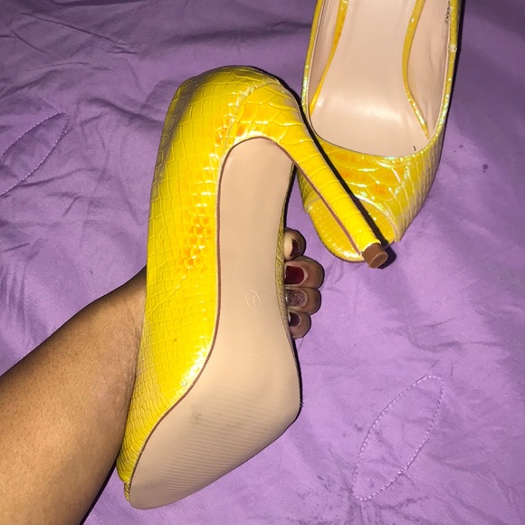Chrome yellow/snake skin open-toe stilettos! - Picture 4 of 5